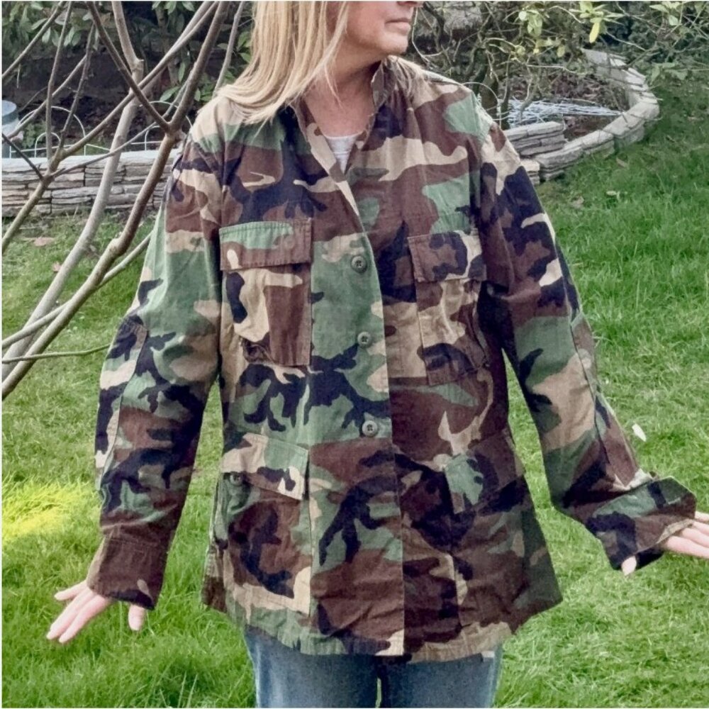 1999 US Army BDU Mens Green Woodland Camo Military V Corp Patch Med or Large